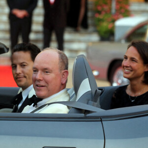 Le prince Albert II de Monaco et le réalisateur du film Cary Joji Fukunaga - Avant première du dernier James Bond " No Time To Die" au Casino de Monaco, le 29 septembre 2021. © JF Ottonello/Nice-Matin/Bestimage