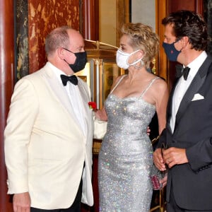 Le prince Albert II de Monaco, Sharon Stone et Christian Moore durant l'avant première du dernier James Bond " No Time To Die" au Casino de Monaco, le 29 septembre 2021. © Bruno Bebert/Bestimage