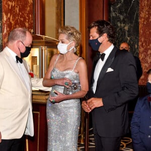 Le prince Albert II de Monaco, Sharon Stone et Christian Moore en famille durant l'avant première du dernier James Bond " No Time To Die" au Casino de Monaco, le 29 septembre 2021. © Bruno Bebert/Bestimage