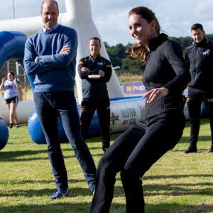 Le prince William, duc de Cambridge, et Catherine (Kate) Middleton, duchesse de Cambridge, visitent le clud de Rugby, City of Derry R.F.C. à Londonderry, Royaume Uni, le 29 septembre 2021.