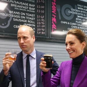 Le prince William, duc de Cambridge, et Catherine (Kate) Middleton, duchesse de Cambridge, visitent l'Université Magee de Londonderry, Irlande du Nord, Royaume Uni, où ils rencontrent des étudiants en soins infirmiers. Le 29 septembre 2021