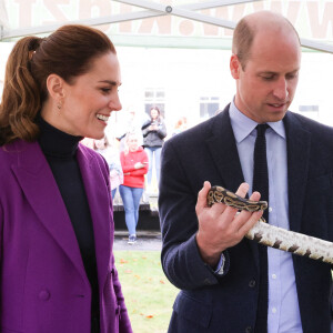Le prince William, duc de Cambridge, et Catherine (Kate) Middleton, duchesse de Cambridge, visitent l'Université Magee de Londonderry, Irlande du Nord, Royaume Uni, où ils rencontrent des étudiants en soins infirmiers. Le 29 septembre 2021