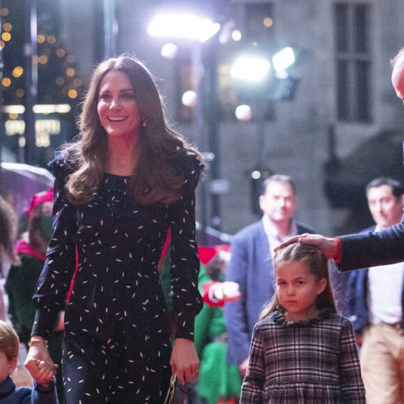 Le prince William, duc de Cambridge, et Catherine (Kate) Middleton, duchesse de Cambridge, avec leurs enfants le prince George, la princesse Charlotte et le prince Louis ont assisté à un spectacle donné en l'honneur des personnes qui ont été mobilisées pendant la pandémie au Palladium à Londres, Royaume Uni, le 11 décembre 2020.