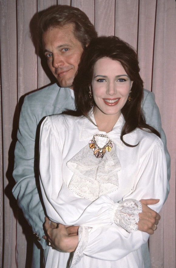Michael Tylo (ici photographiée avec son ex-épouse Hunter Tylo), acteur vu dans la série "Les Feux de l'amour", est mort à l'âge de 72 ans.