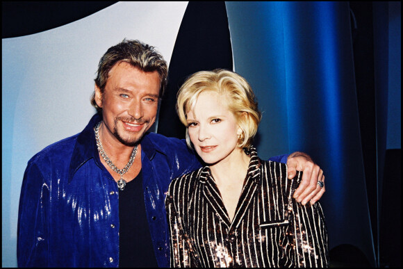Johnny Hallyday et Sylvie Vartan sur le plateau d'une émission télé en 1998. 