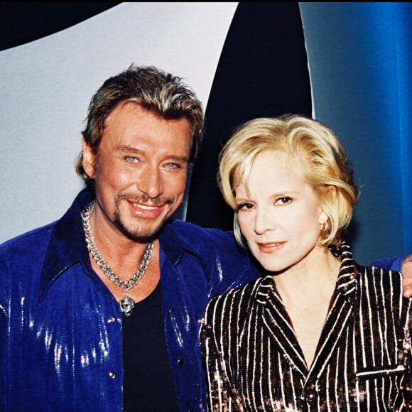 Johnny Hallyday et Sylvie Vartan sur le plateau d'une émission télé en 1998. 