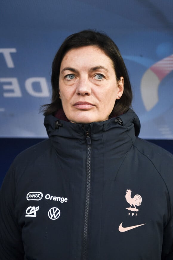 Corinne Diacre lors du match du Tournoi de France opposant la France au Canada au stade de l'Épopée à Calais, France. © Anthony Bibard/panoramic/Bestimage