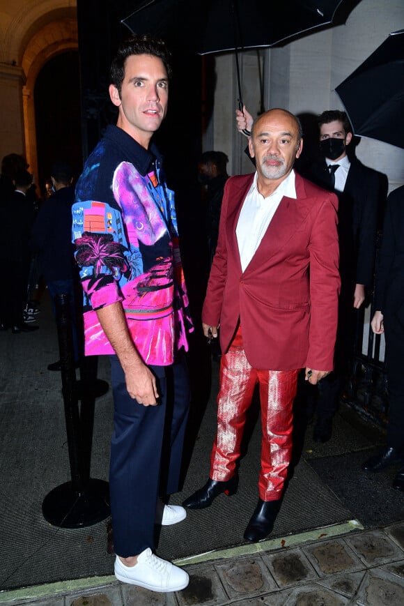 Mika et Christian Louboutin arrivent à la soirée "Vogue Paris fête ses 100 ans" au Palais Galliera. Paris, le 1er octobre 2021. © Tiziano Da Silva-Pierre Perusseau/Bestimage