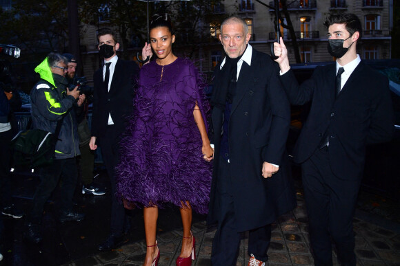 Tina Kunakey et Vincent Cassel arrivent à la soirée "Vogue Paris fête ses 100 ans" au Palais Galliera. Paris, le 1er octobre 2021. © Tiziano Da Silva-Pierre Perusseau/Bestimage