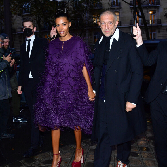 Tina Kunakey et Vincent Cassel arrivent à la soirée "Vogue Paris fête ses 100 ans" au Palais Galliera. Paris, le 1er octobre 2021. © Tiziano Da Silva-Pierre Perusseau/Bestimage