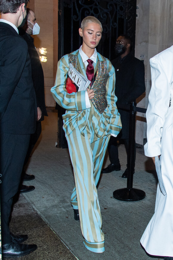 Iris Law (fille de Jude Law) à la sortie de la soirée "Vogue Paris fête ses 100 ans" au Palais Galliera à Paris, France, le 1er octobre 2021. © Tiziano Da Silva-Pierre Perusseau/Bestimage