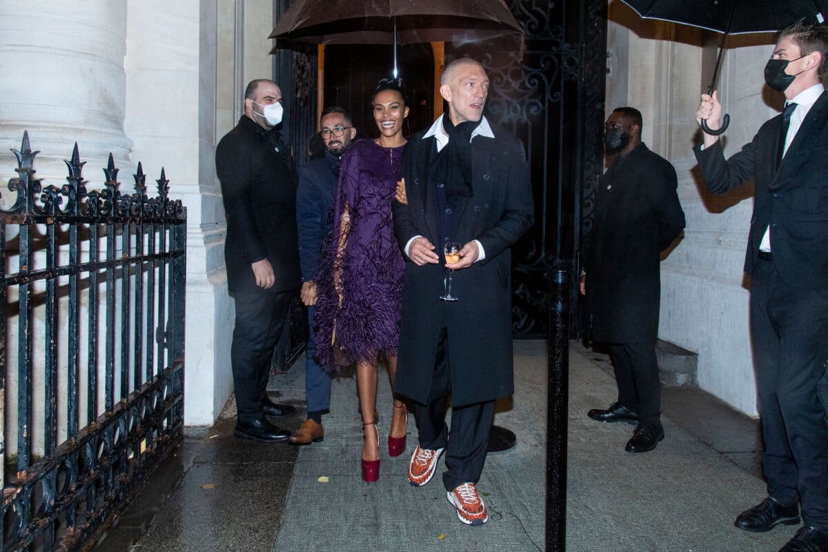 Photo Tina Kunakey Et Vincent Cassel à La Sortie De La Soirée Vogue Paris Fête Ses 100 Ans 9512