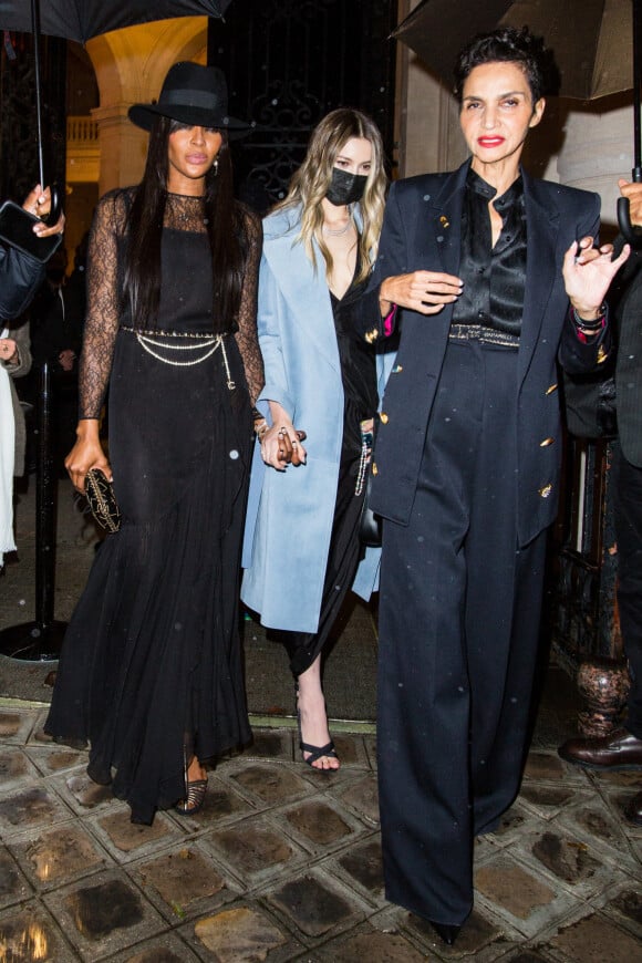 Naomi Campbell et Farida Khelfa à l'issue de la soirée "Vogue Paris fête ses 100 ans" au Palais Galliera. Paris, le 1er octobre 2021.