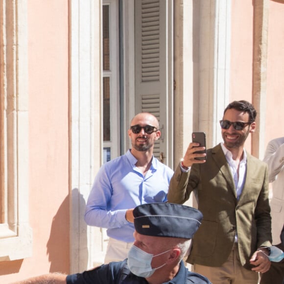 Bernard Tapie et sa femme Dominique - Mariage civil de Sophie Tapie et Jean-Mathieu Marinetti à la mairie de Saint-Tropez en présence de leurs parents et de la famille le 20 août 2020.  