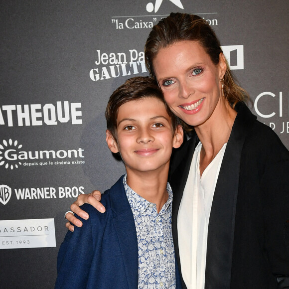 Sylvie Tellier et son fils Oscar - Visite privée de l'exposition Cinémode par Jean-Paul Gaultier à la Cinémathèque française à Paris, le 3 octobre 2021. © Veeren Ramsamy - Christophe Clovis/Bestimage