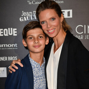 Sylvie Tellier et son fils Oscar - Visite privée de l'exposition Cinémode par Jean-Paul Gaultier à la Cinémathèque française à Paris, le 3 octobre 2021. © Veeren Ramsamy - Christophe Clovis/Bestimage