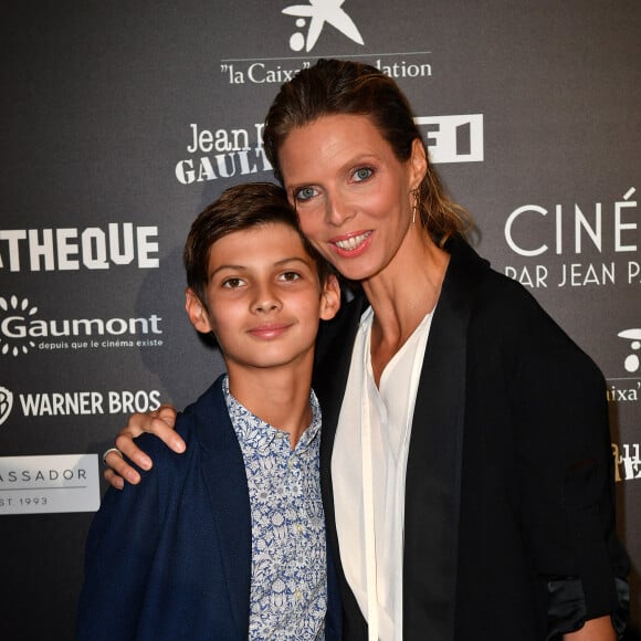 Sylvie Tellier et son fils Oscar - Visite privée de l'exposition Cinémode par Jean-Paul Gaultier à la Cinémathèque française à Paris, le 3 octobre 2021. © Veeren Ramsamy - Christophe Clovis/Bestimage