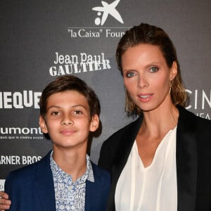 Sylvie Tellier et son fils Oscar - Visite privée de l'exposition Cinémode par Jean-Paul Gaultier à la Cinémathèque française à Paris, le 3 octobre 2021. © Veeren Ramsamy - Christophe Clovis/Bestimage