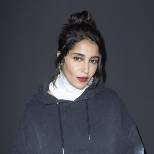 Leïla Bekhti assiste au défilé Givenchy collection prêt-à-porter printemps-été 2022 à la Paris La Défense Arena, à Nanterre. © Olivier Borde/Bestimage