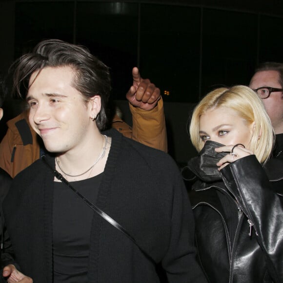 Exclusif - Brooklyn Beckham et Nicola Ann Peltz arrivent à la Paris La Défense Arena pour assister au défilé de mode printemps-été 2022 "Givenchy". Nanterre, le 3 octobre 2021.