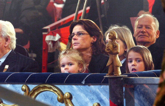 La princesse Stéphanie de Monaco et ses filles, Pauline et Camille, lors du Festival International du Cirque de Monte-Carlo.