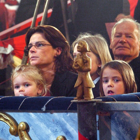 La princesse Stéphanie de Monaco et ses filles, Pauline et Camille, lors du Festival International du Cirque de Monte-Carlo.