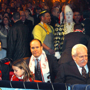 La princesse Stéphanie de Monaco et ses filles Pauline et Camille, le prince Albert et le prince Rainier, la princesse Caroline et sa fille Alexandra, au Festival du cirque de Monte-Carlo.