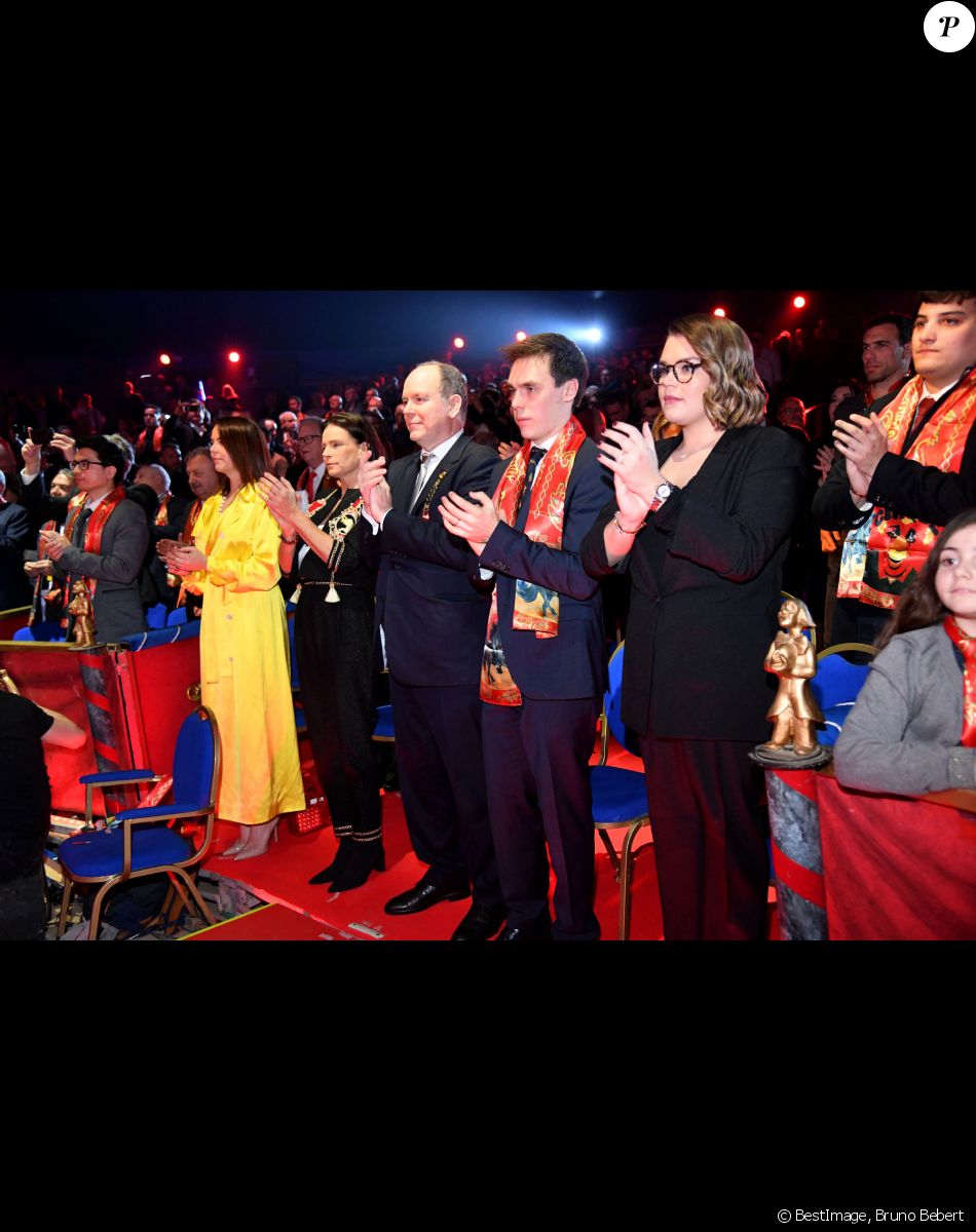 Pauline Ducruet, la princesse Stéphanie de Monaco, le prince Albert II de Monaco, Louis Ducruet et sa soeur Camille Gottlieb durant la soirée de Gala du 44eme Festival International du Cirque de Monte-Carlo à Monaco le 21 janvier 2020. Le Festival se déroule sous le chapiteau de Fontvieille du 16 au 26 janvier 2020. © Bruno Bebert/Bestimage