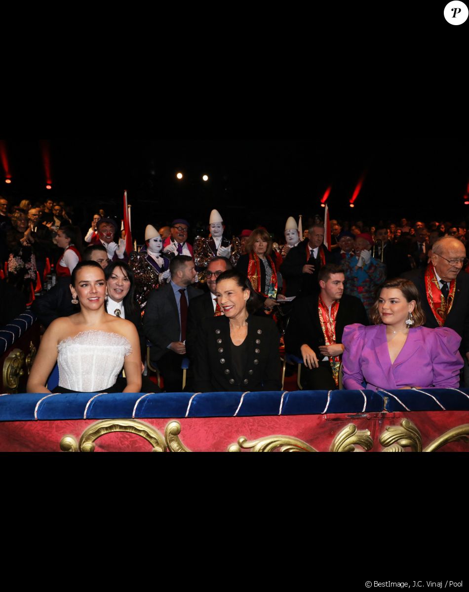 La princesse Stéphanie de Monaco et ses filles Pauline Ducruet et Camille Gottlieb lors du 44ème Festival International du Cirque de Monte-Carlo. Le 17 janvier 2020 © J.C. Vinaj / Pool / Bestimage