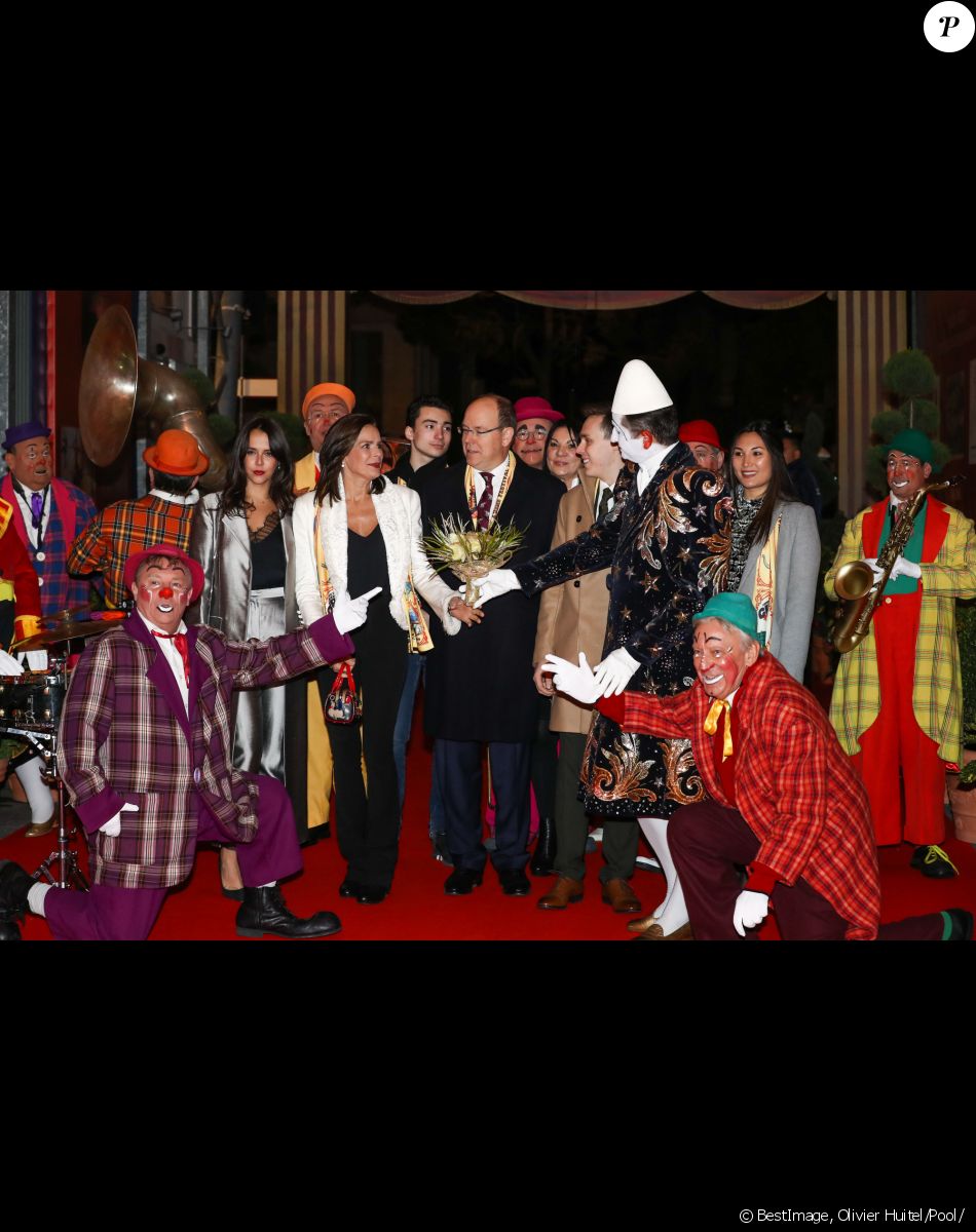 Pauline Ducruet, la princesse Stéphanie de Monaco, le prince Albert II de Monaco, Louis Ducruet et sa fiancée Marie - Soirée d'ouverture du 42ème Festival International du Cirque de Monte-Carlo le 16 janvier 2018. © Olivier Huitel/Pool/Bestimage