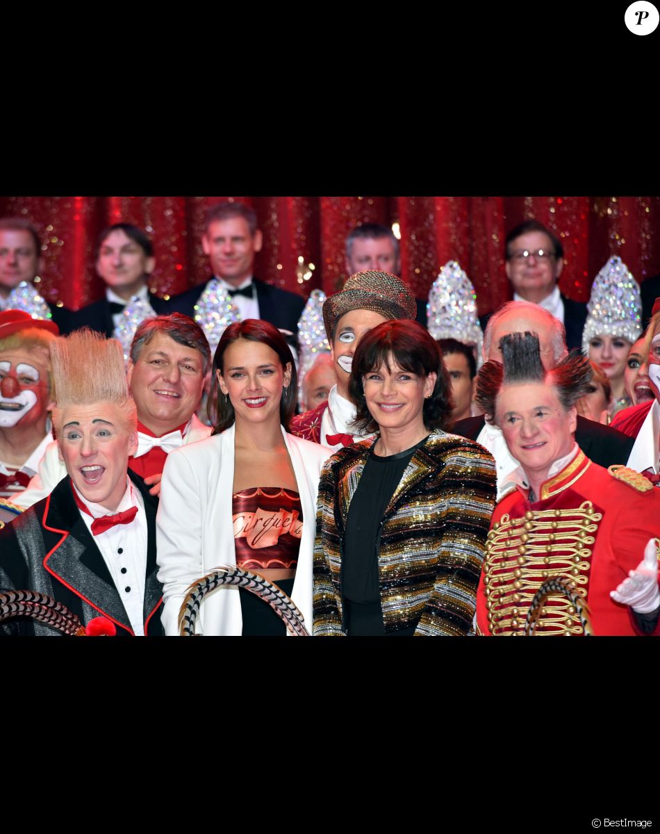 Exclusif - Pauline Ducruet et la princesse Stéphanie de Monaco - La princesse Stéphanie de Monaco a reçu des mains de son frère, le prince Albert II de Monaco, un Clown d'Or d'Honneur pour la récompenser et la remercier pour son implication dans le monde du cirque. C'est elle qui à la mort du Prince Rainier III, a repris le flambeau, elle est la présidente du Festival. Grand moment d'émotion sous le chapiteau Fontvieille pour ce Golden Gala Show lors du 40ème Festival International du Cirque de Monte Carlo, le 19 janvier 2016. © Bruno Bebert/Bestimage