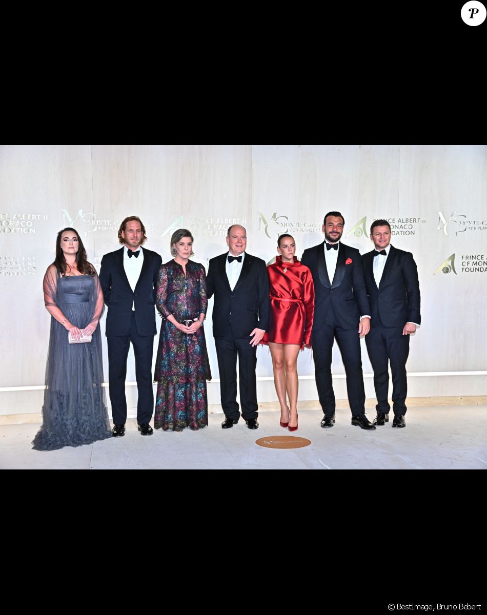 Roisin Galvin Wittstock, Andréa Casiraghi, sa mère la princesse Caroline de Hanovre, le prince Albert II de Monaco, Pauline Ducruet, son compagnon Maxime Giaccardi et Gareth Wittstock - Soirée du 5ème " Monte-Carlo Gala for Planetary Health " au Palais de Monaco, le 23 septembre 2021. © Bruno Bebert / Bestimage