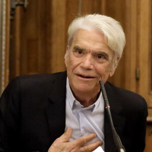 Bernard Tapie intervient lors de la conférence des avocats du barreau de Paris, 11ème séance du premier tour, à la bibliothèque de l'ordre à Paris.