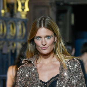 Constance Jablonski lors du défilé de mode Etam Live Show 2021 à l'Opéra Garnier à Paris en marge de la fashion week PAP printemps/été 2022 le 4 octobre 2021.