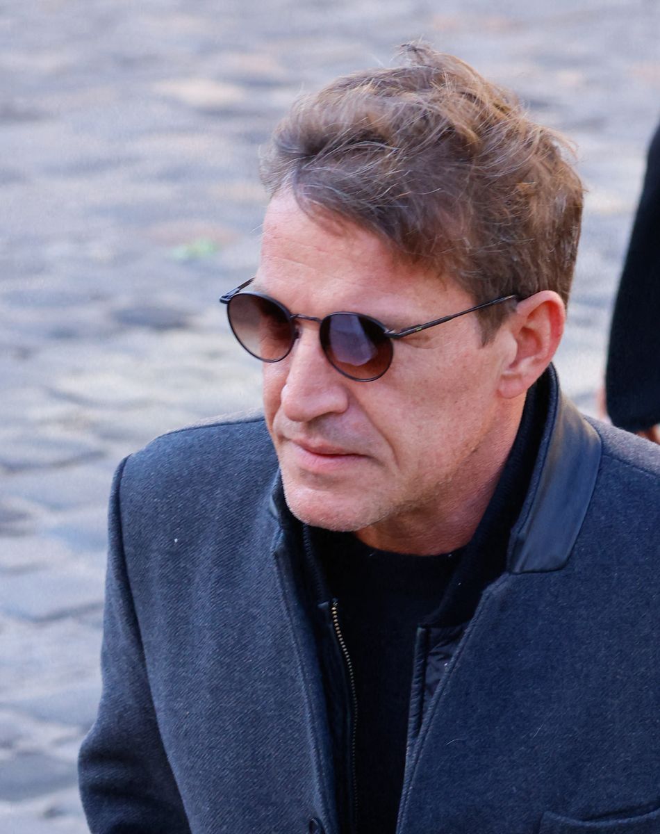 Benjamin Castaldi - Arrivées à la messe funéraire en hommage à Bernard Tapie en l'église Saint-Germain-des-Prés à Paris. Le 6 octobre 2021 © Jacovides-Moreau / Bestimage