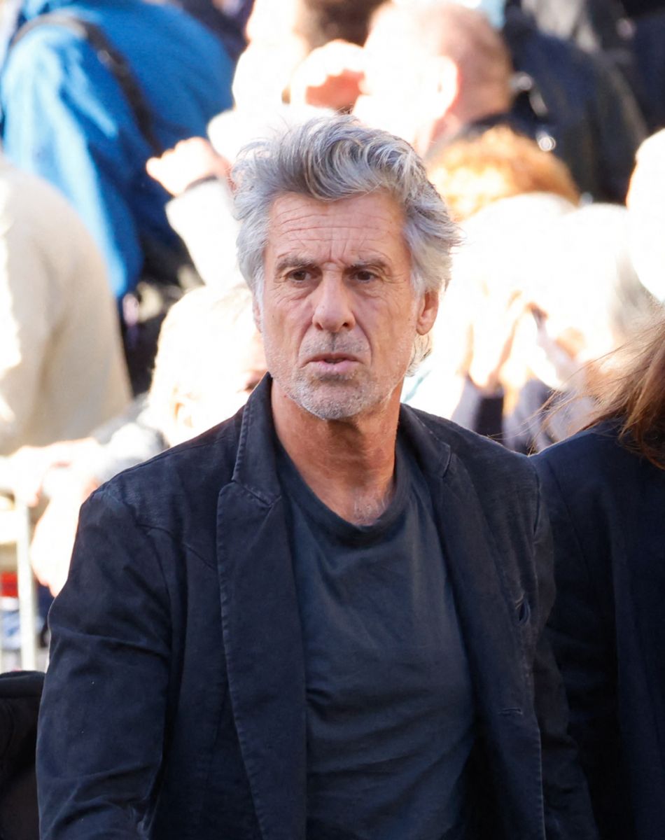 Marc Simoncini et sa compagne Ingrid - Arrivées à la messe funéraire en hommage à Bernard Tapie en l'église Saint-Germain-des-Prés à Paris. Le 6 octobre 2021 © Jacovides-Moreau / Bestimage