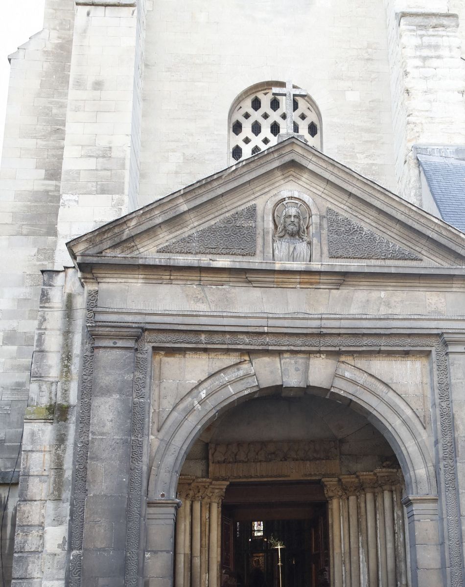 Illustration - Arrivées à la messe funéraire en hommage à Bernard Tapie en l'église Saint-Germain-des-Prés à Paris. Le 6 octobre 2021 © Jacovides-Moreau / Bestimage