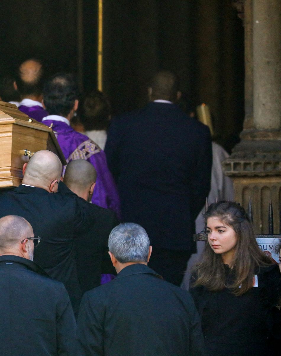 Illustration (cercueil) - Arrivées à la messe funéraire en hommage à Bernard Tapie en l'église Saint-Germain-des-Prés à Paris. Le 6 octobre 2021 © Jacovides-Moreau / Bestimage