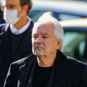 Pierre Arditi - Arrivées à la messe funéraire en hommage à Bernard Tapie en l'église Saint-Germain-des-Prés à Paris. Le 6 octobre 2021 © Jacovides-Moreau / Bestimage