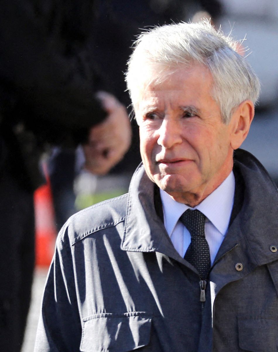 Alain Minc - Arrivées à la messe funéraire en hommage à Bernard Tapie en l'église Saint-Germain-des-Prés à Paris. Le 6 octobre 2021 © Jacovides-Moreau / Bestimage