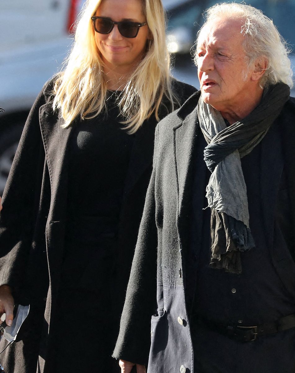 Didier Barbelivien et sa femme Laure - Arrivées à la messe funéraire en hommage à Bernard Tapie en l'église Saint-Germain-des-Prés à Paris. Le 6 octobre 2021 © Jacovides-Moreau / Bestimage