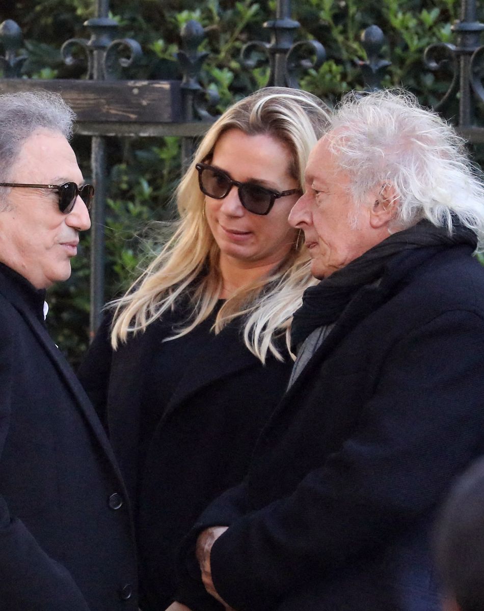 Michel Drucker, Didier Barbelivien et sa femme Laure - Arrivées à la messe funéraire en hommage à Bernard Tapie en l'église Saint-Germain-des-Prés à Paris. Le 6 octobre 2021 © Jacovides-Moreau / Bestimage