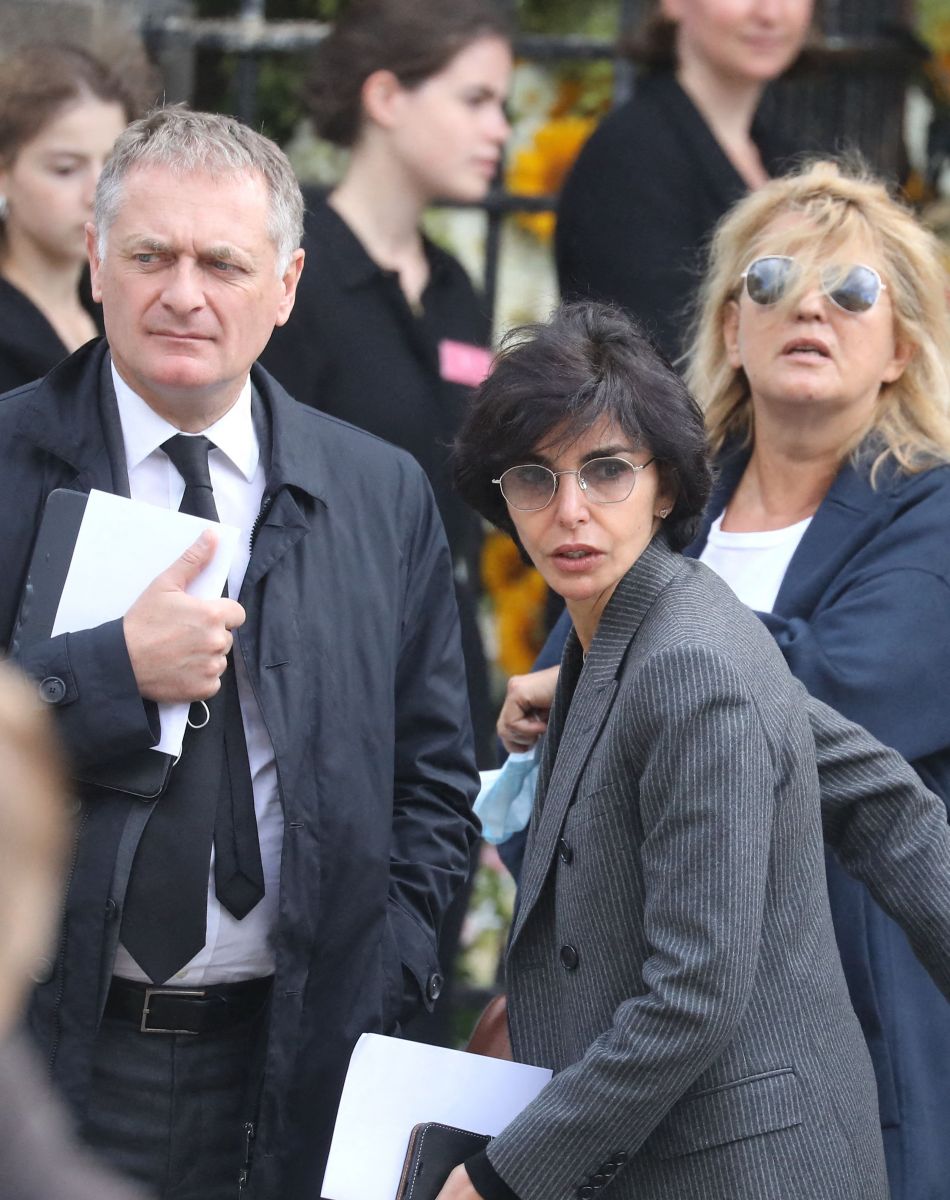 Rachida Dati - Sorties de la messe funéraire en hommage à Bernard Tapie en l'église Saint-Germain-des-Prés à Paris. Le 6 octobre 2021 © Jacovides-Moreau / Bestimage