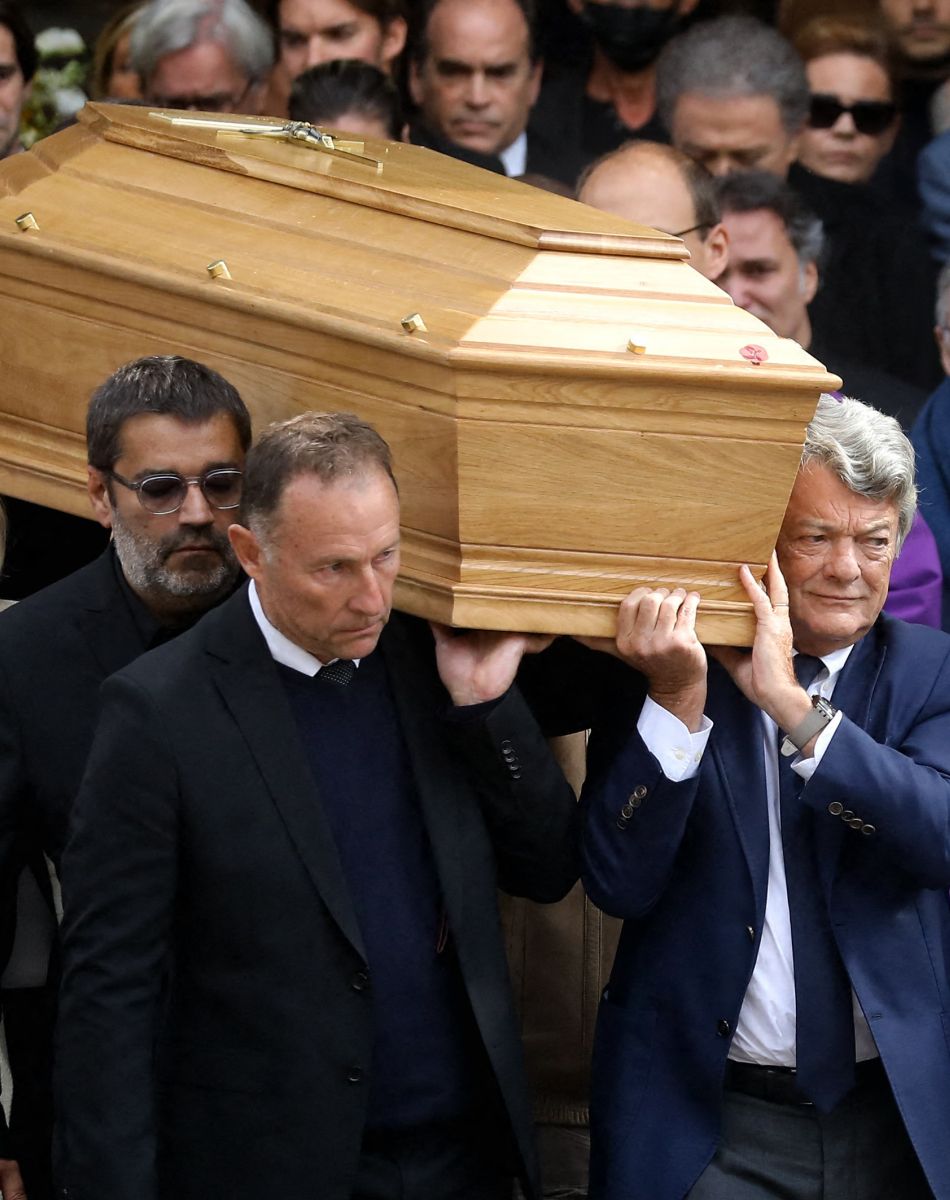 Basile Boli, Stéphane Tapie, Jean-Louis Borloo - Sorties de la messe funéraire en hommage à Bernard Tapie en l'église Saint-Germain-des-Prés à Paris. Le 6 octobre 2021 © Jacovides-Moreau / Bestimage