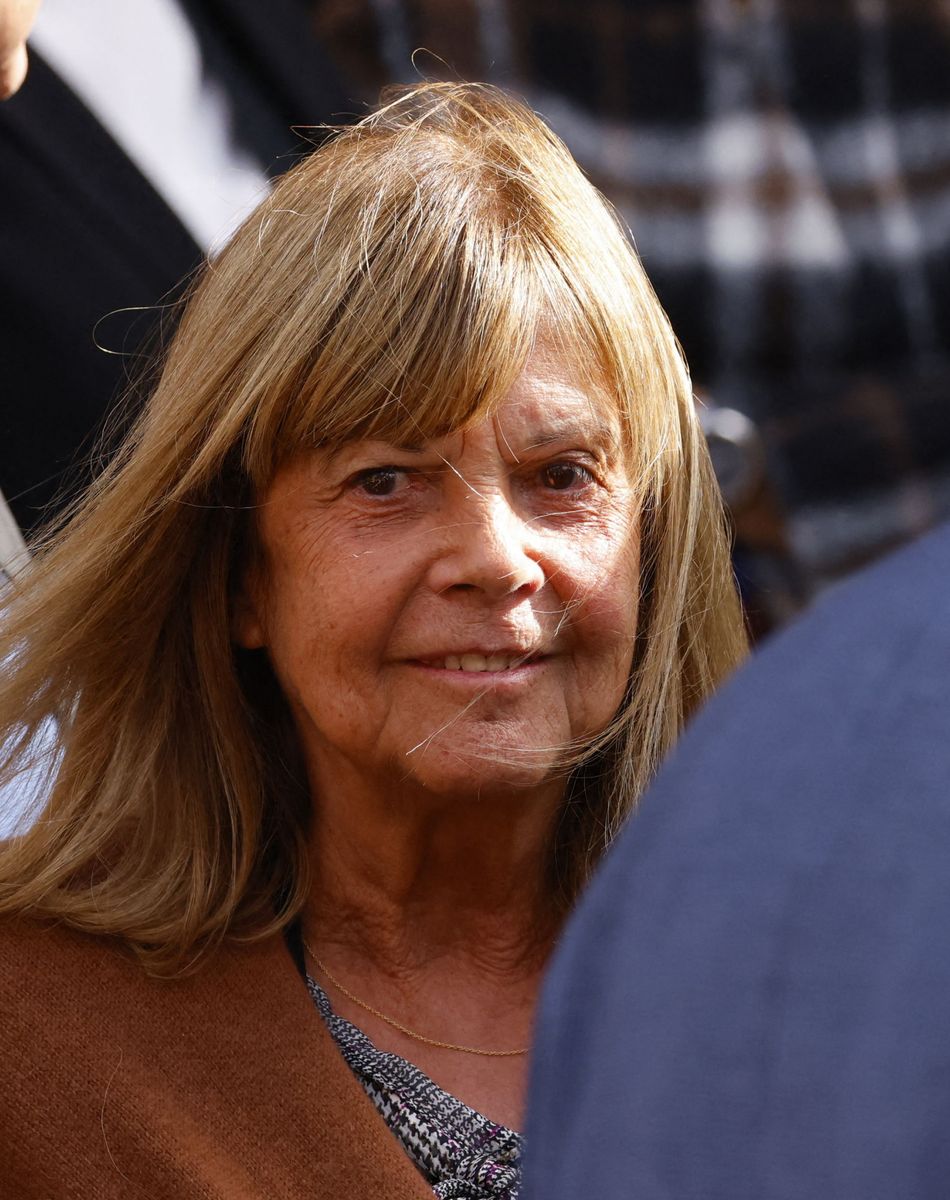 Chantal Goya - Sorties de la messe funéraire en hommage à Bernard Tapie en l'église Saint-Germain-des-Prés à Paris. Le 6 octobre 2021 © Jacovides-Moreau / Bestimage