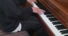 Jayden joue du piano sur Instagram. Le 6 octobre 2021.