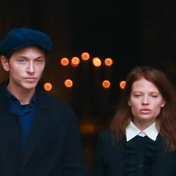 Le chanteur Raphaël (Raphaël Haroche) et sa compagne Mélanie Thierry - Obsèques du photographe allemand Peter Lindbergh en l'église Saint-Sulpice à Paris le 24 septembre 2019.