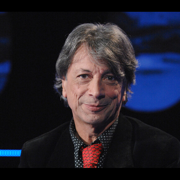 Le chanteur Hervé Vilard (66 ans).