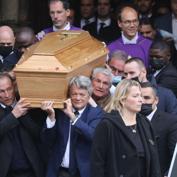 Jean-Pierre Papin, Jean-Louis Borloo, Claude Lelouch, Bernard Hinault - Sorties de la messe funéraire en hommage à Bernard Tapie en l'église Saint-Germain-des-Prés à Paris. Le 6 octobre 2021 © Jacovides-Moreau / Bestimage