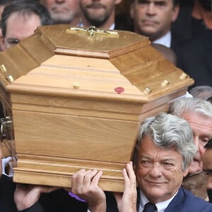 Jean-Pierre Papin, Jean-Louis Borloo, Claude Lelouch - Sorties de la messe funéraire en hommage à Bernard Tapie en l'église Saint-Germain-des-Prés à Paris. Le 6 octobre 2021 © Jacovides-Moreau / Bestimage